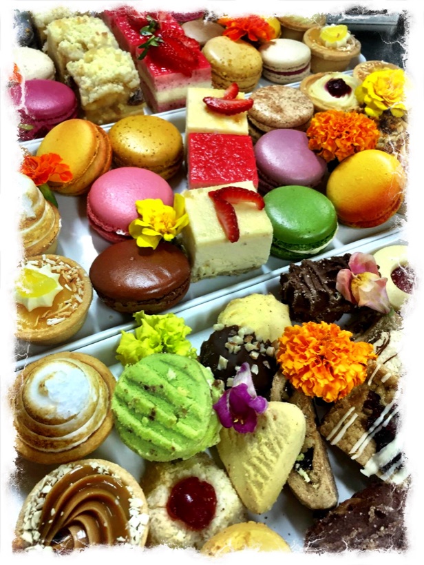 Selection of sweet treats and petit fours on a white platter — Garnishes conference catering